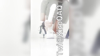 【KicoQAQ】可盐可甜，白虎一线天馒头逼，推特福利姬各种道具，花式自慰双通，小母狗属性拉满 (1)